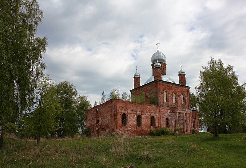 Церковь Михаила Архангела, Шарапово (Сергиево-Посадский городской округ, Московская область). общий вид в ландшафте, Снимок сделан во время велополомнического путишествия на гремячии ключи