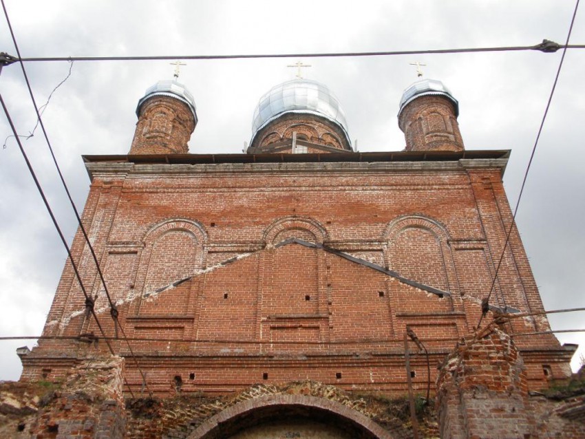 Церковь Михаила Архангела, Шарапово (Сергиево-Посадский городской округ, Московская область). архитектурные детали, Фрагмент западного фасада основного объема