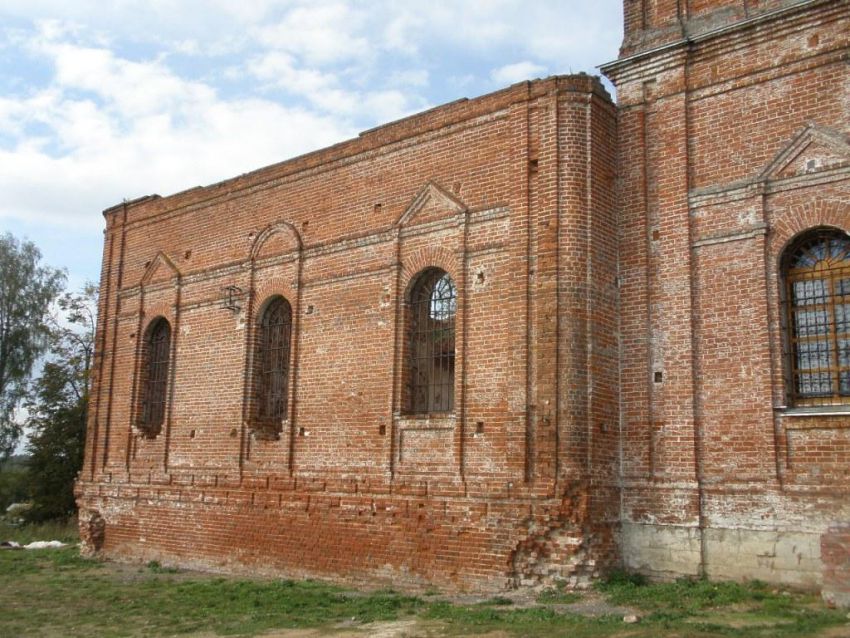 Церковь Михаила Архангела, Шарапово (Сергиево-Посадский городской округ, Московская область). архитектурные детали, Фрагмент южного фасада