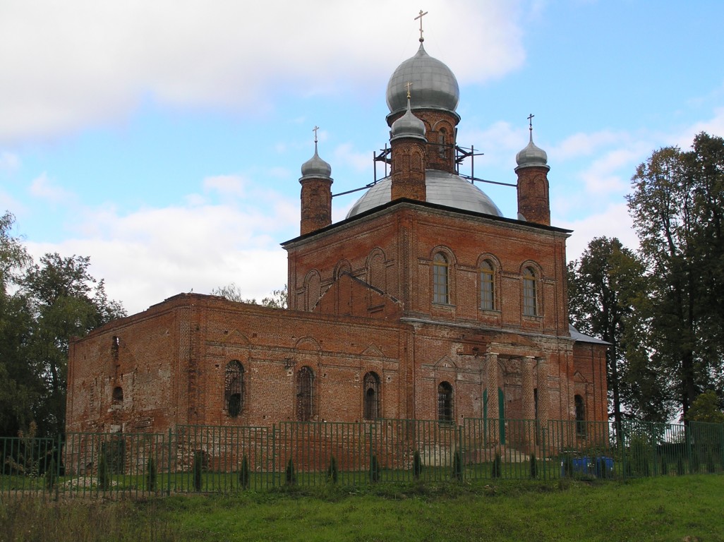 Церковь Михаила Архангела, Шарапово (Сергиево-Посадский городской округ, Московская область). общий вид в ландшафте