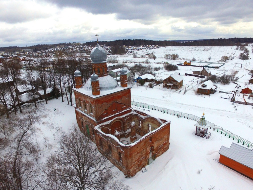 Церковь Михаила Архангела, Шарапово (Сергиево-Посадский городской округ, Московская область). общий вид в ландшафте, Вид с северо-запада, фото с квадрокоптера