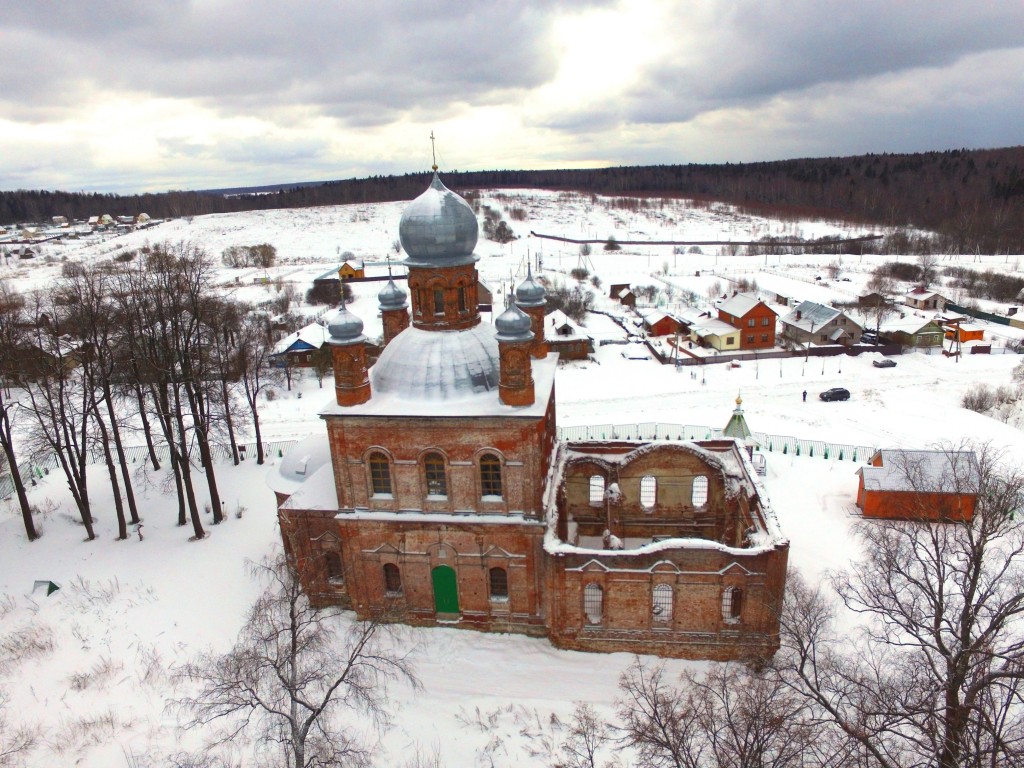 Шарапово. Церковь Михаила Архангела. общий вид в ландшафте, Вид с севера, фото с квадрокоптера