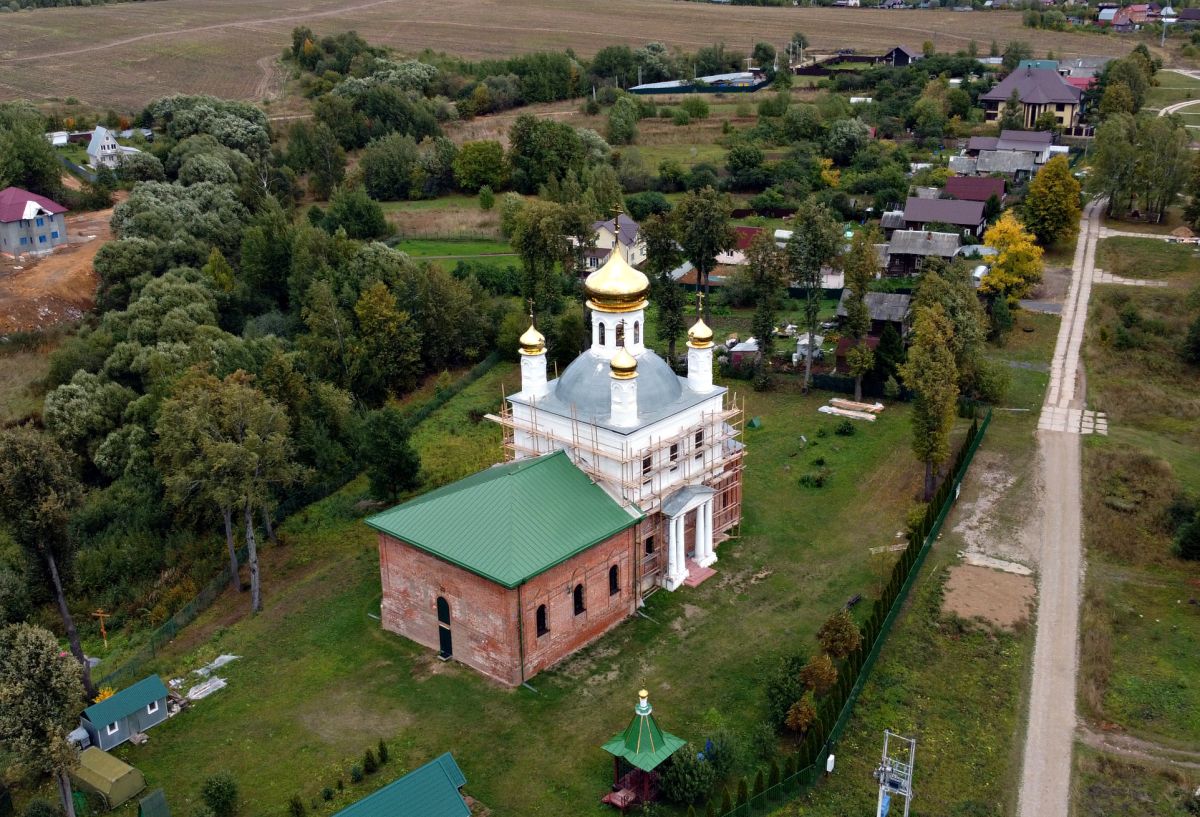 Шарапово. Церковь Михаила Архангела. общий вид в ландшафте