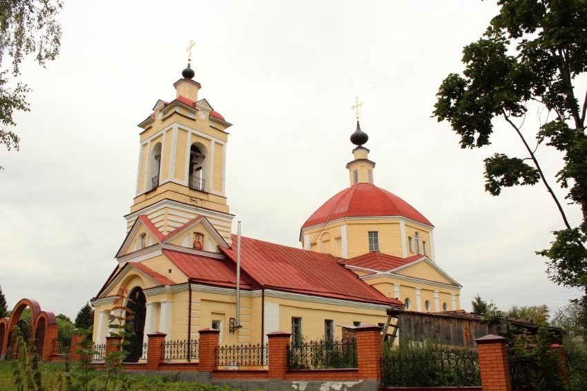 Слотино. Церковь Иоанна Богослова. общий вид в ландшафте, Вид с юго-запада