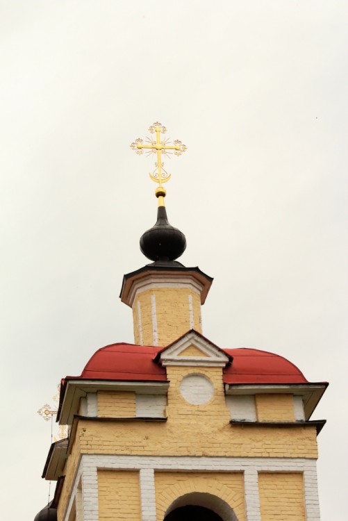 Церковь Иоанна Богослова, Слотино (Сергиево-Посадский городской округ, Московская область). архитектурные детали, Завершение колокольни
