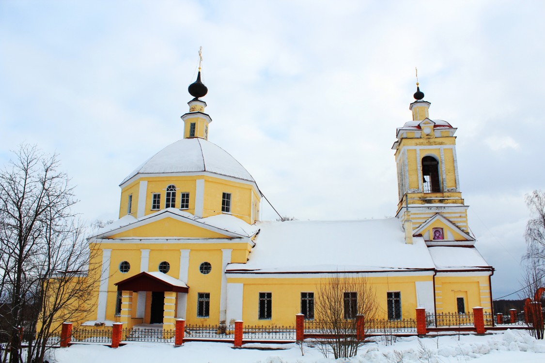 Слотино. Церковь Иоанна Богослова. общий вид в ландшафте, Вид с севера