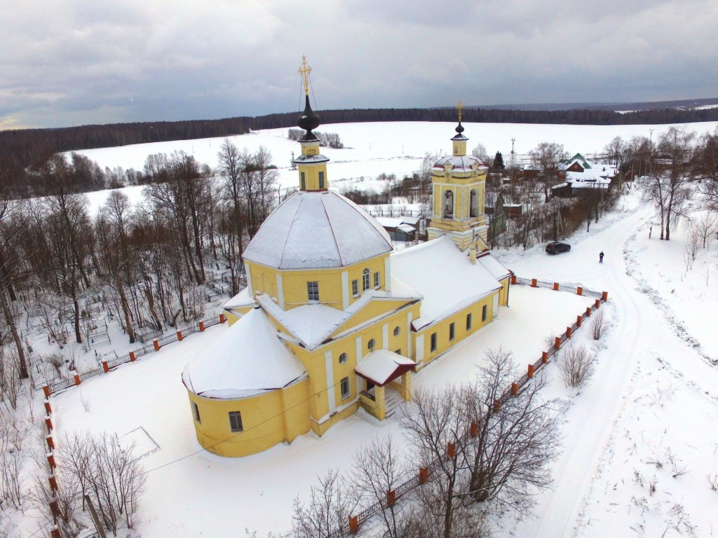 Церковь Иоанна Богослова, Слотино (Сергиево-Посадский городской округ, Московская область). общий вид в ландшафте, Вид с северо-востока, фото с квадрокоптера