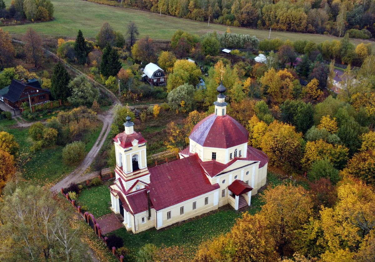 Церковь Иоанна Богослова, Слотино (Сергиево-Посадский городской округ, Московская область). общий вид в ландшафте