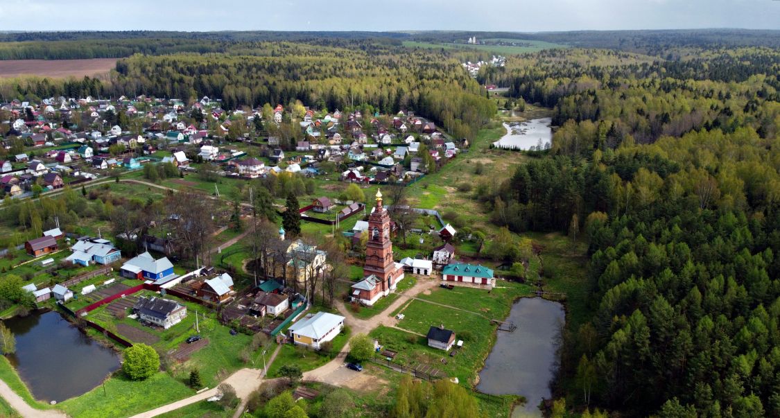 Параклит-Тарбеева пустынь, Смена (Сергиево-Посадский городской округ, Московская область). общий вид в ландшафте