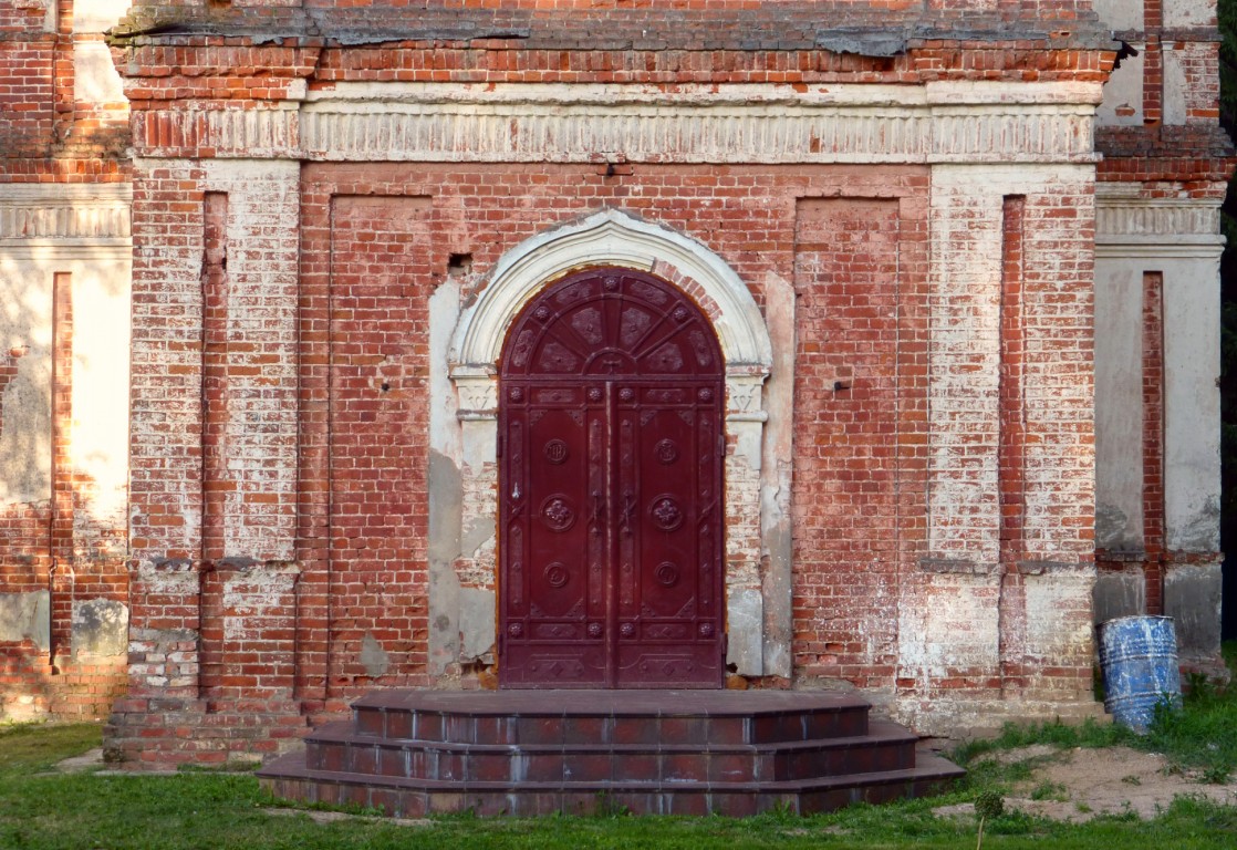 Церковь Димитрия Солунского, Яковлево (Сергиево-Посадский городской округ, Московская область). фасады