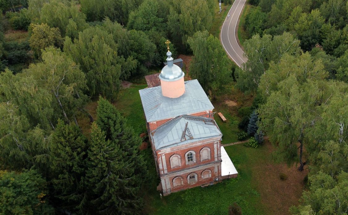 Яковлево. Церковь Димитрия Солунского. общий вид в ландшафте