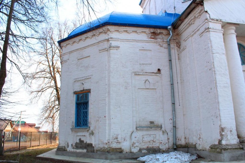 Церковь Тихвинской иконы Божией Матери, Выпуково (Сергиево-Посадский городской округ, Московская область). архитектурные детали, Апсида, вид с севера