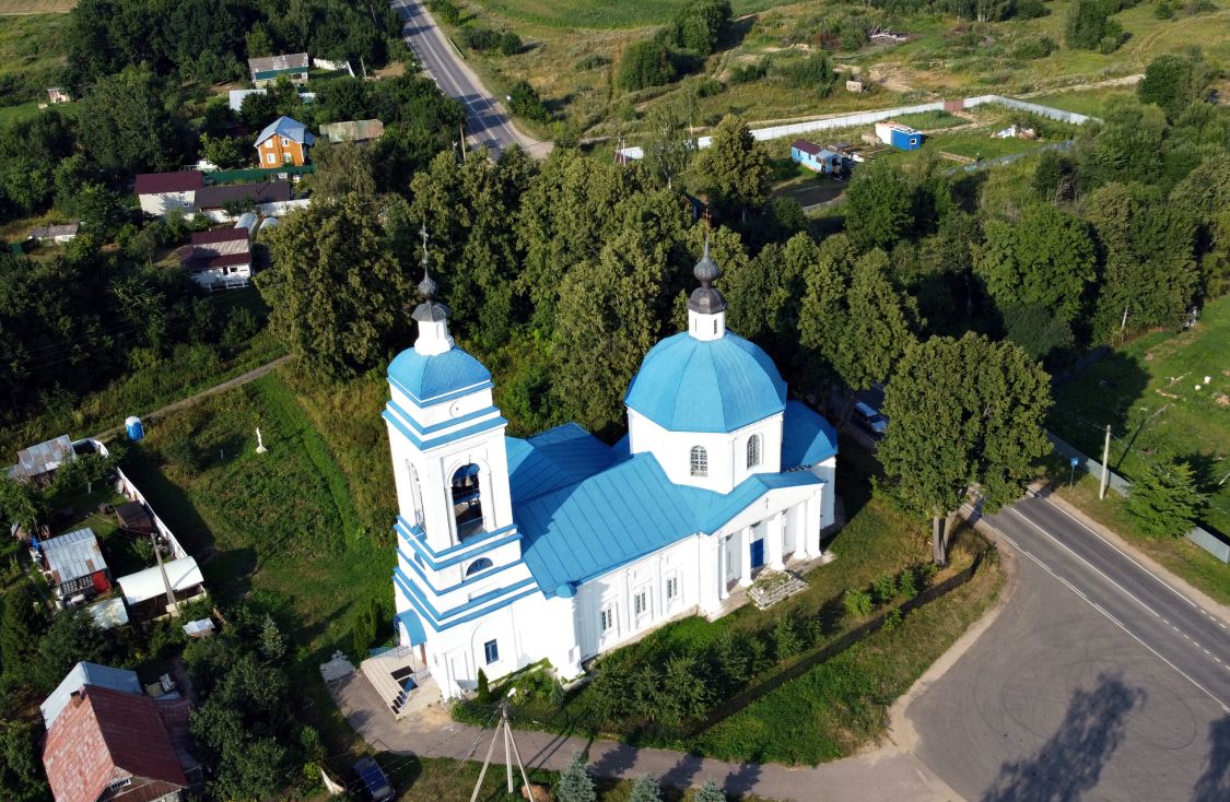 Церковь Тихвинской иконы Божией Матери, Выпуково (Сергиево-Посадский городской округ, Московская область). общий вид в ландшафте