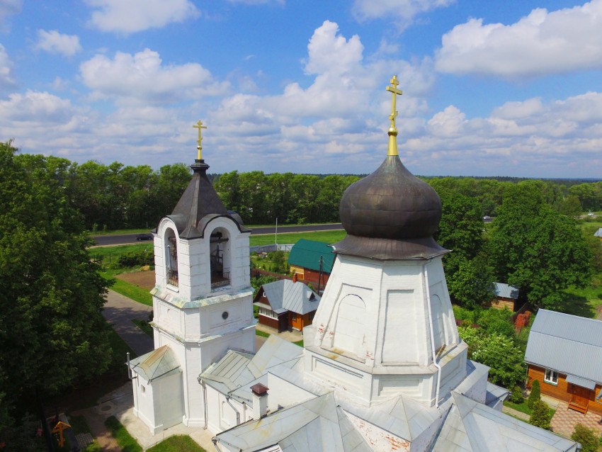 Церковь Спаса Нерукотворного Образа (каменная), Деулино (Сергиево-Посадский городской округ, Московская область). архитектурные детали, Завершение храма, фото с квадрокоптера