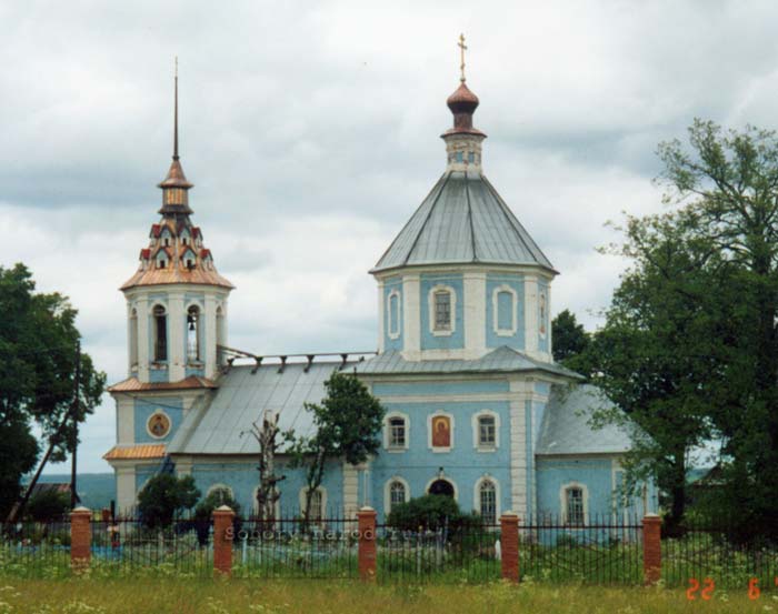Церковь Тихвинской иконы Божией Матери, Титовское (Сергиево-Посадский городской округ, Московская область). общий вид в ландшафте