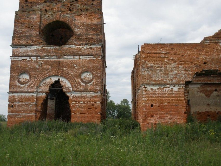 Церковь Введения во храм Пресвятой Богородицы, Аким и Анна (Иоакиманский погост) (Сергиево-Посадский городской округ, Московская область). архитектурные детали, Переход между колокольней и средней частью полностью утрачен