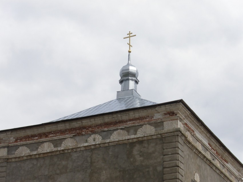 Церковь Покрова Пресвятой Богородицы, Заболотье (Сергиево-Посадский городской округ, Московская область). архитектурные детали, Завершение основного объема храма