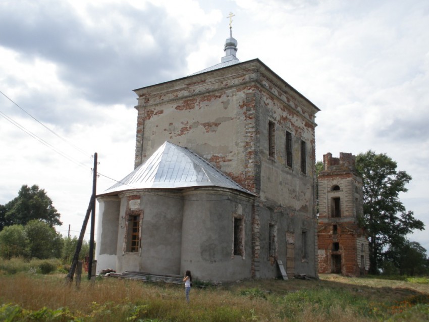 Церковь Покрова Пресвятой Богородицы, Заболотье (Сергиево-Посадский городской округ, Московская область). фасады, Основной объем храма, вид с северо-востока