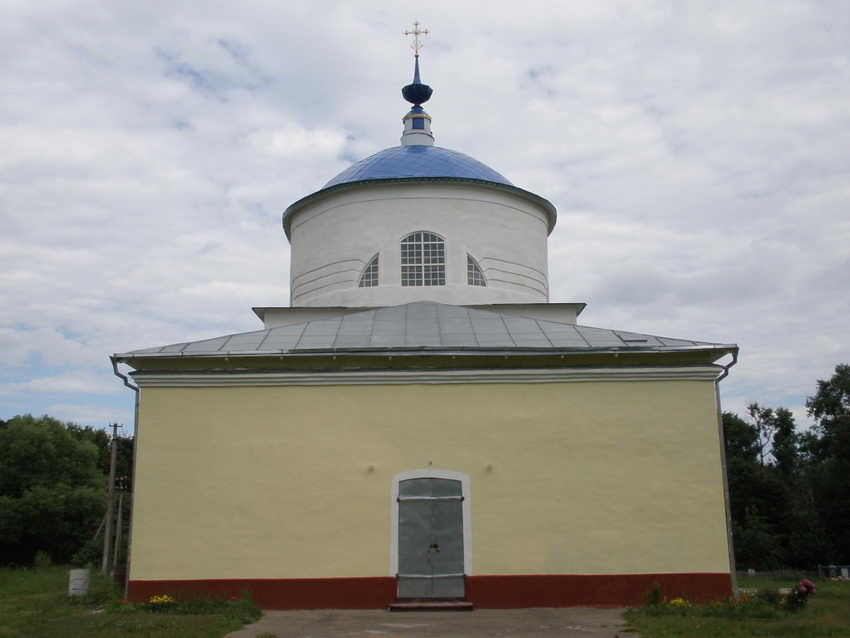 Закубежье. Церковь Успения Пресвятой Богородицы. общий вид в ландшафте, Вид с запада