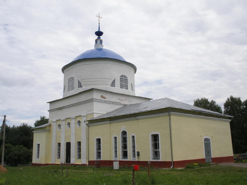 Церковь Успения Пресвятой Богородицы, Закубежье (Сергиево-Посадский городской округ, Московская область). общий вид в ландшафте, Вид с северо-запада