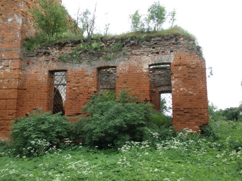 Церковь Николая Чудотворца, Никульское (Сергиево-Посадский городской округ, Московская область). архитектурные детали, Средняя часть храма