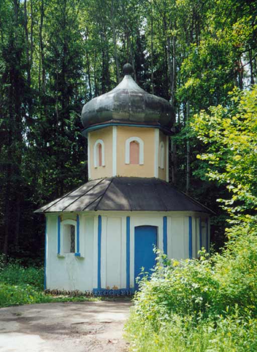 Часовня Иоанна Предтечи с источником, Слотино (Сергиево-Посадский городской округ, Московская область). фасады