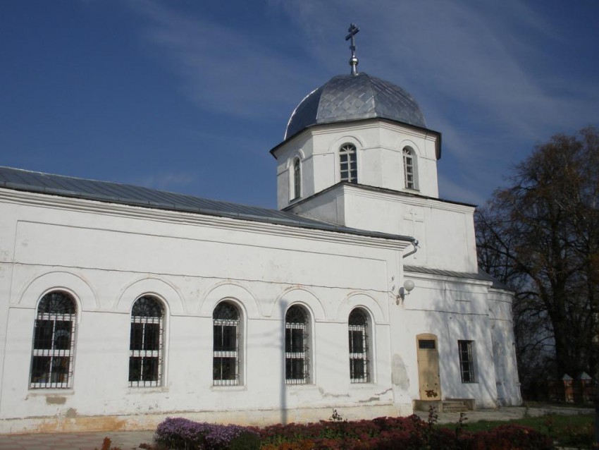 Сватково. Церковь Покрова Пресвятой Богородицы. фасады, Средняя часть и основной объм храма, вид с юга