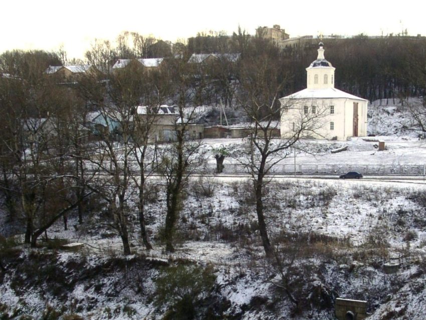 Смоленск. Церковь Иоанна Богослова на Варяжках. общий вид в ландшафте, вид с севера