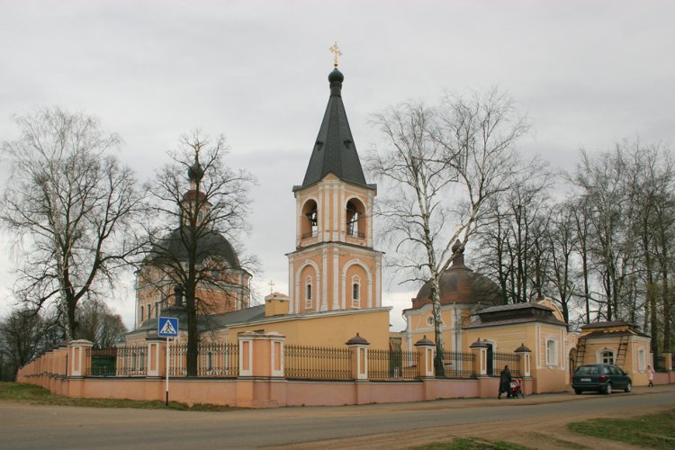 Церковь Успения Пресвятой Богородицы в Клементьеве, Сергиев Посад (Сергиево-Посадский городской округ, Московская область). общий вид в ландшафте