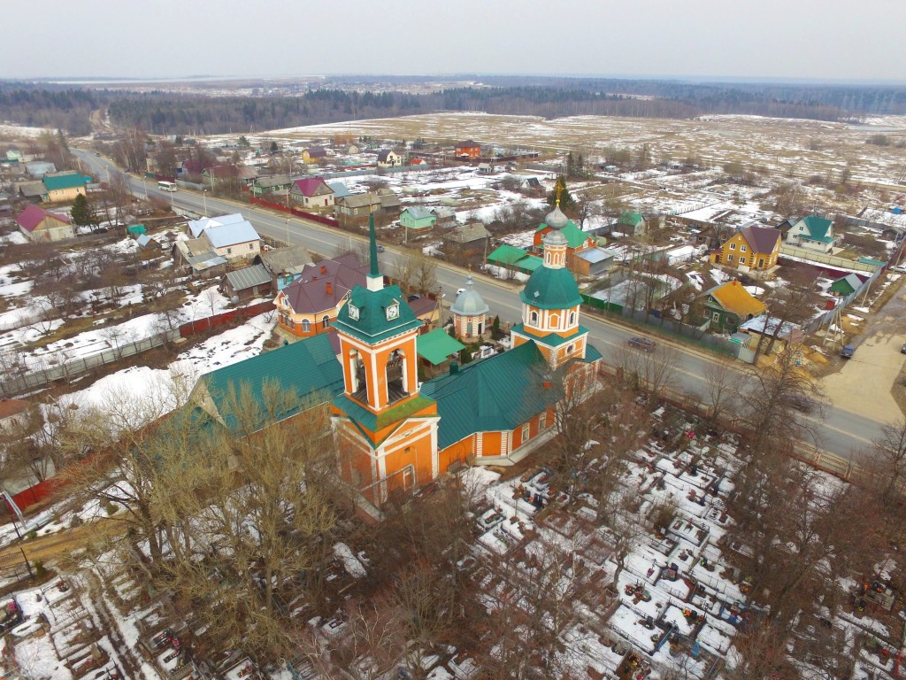 Иудино. Церковь Рождества Христова. общий вид в ландшафте, Вид с юго-запада, фото с квадрокоптера