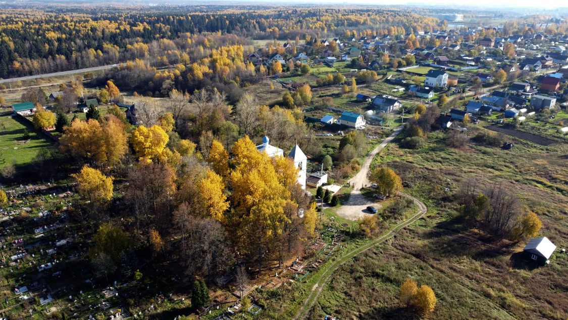 Церковь Рождества Пресвятой Богородицы, Мишутино (Сергиево-Посадский городской округ, Московская область). общий вид в ландшафте