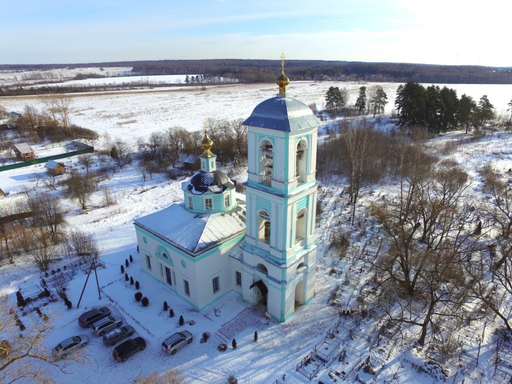Церковь Сергия Радонежского, Мергусово (Сергиево-Посадский городской округ, Московская область). общий вид в ландшафте, Вид с северо-запада, фото с квадрокоптера