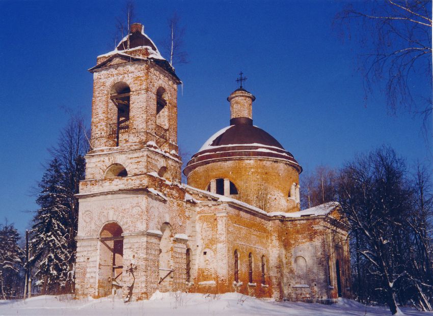 Новая Шурма. Церковь Троицы Живоначальной. фасады