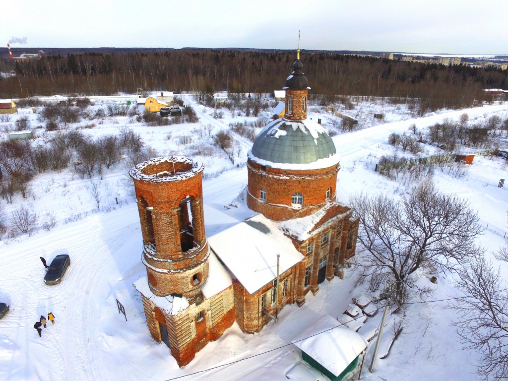 Церковь Богоявления Господня, Парфеново (Сергиево-Посадский городской округ, Московская область). общий вид в ландшафте, Вид с юго-запада, фото с квадрокоптера