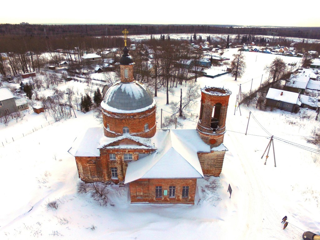 Церковь Богоявления Господня, Парфеново (Сергиево-Посадский городской округ, Московская область). общий вид в ландшафте, Вид с севера, фото с квадрокоптера