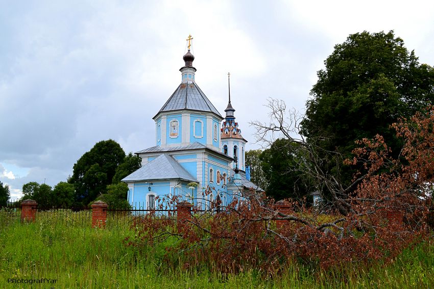 Титовское. Церковь Тихвинской иконы Божией Матери. общий вид в ландшафте