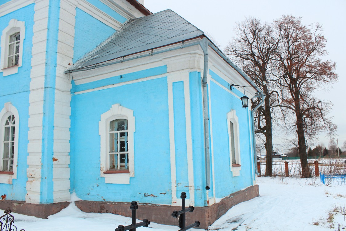 Церковь Тихвинской иконы Божией Матери, Титовское (Сергиево-Посадский городской округ, Московская область). архитектурные детали, Апсида, вид с юга