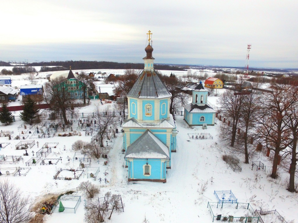 Церковь Тихвинской иконы Божией Матери, Титовское (Сергиево-Посадский городской округ, Московская область). общий вид в ландшафте, Вид с востока, фото с квадрокоптера