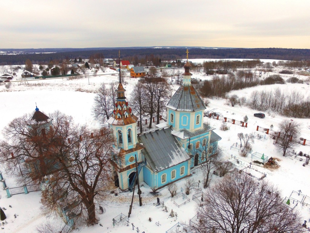 Церковь Тихвинской иконы Божией Матери, Титовское (Сергиево-Посадский городской округ, Московская область). общий вид в ландшафте, Вид с юго-запада, фото с квадрокоптера