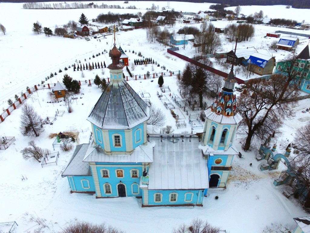 Церковь Тихвинской иконы Божией Матери, Титовское (Сергиево-Посадский городской округ, Московская область). общий вид в ландшафте, Вид с севера, фото с квадрокоптера