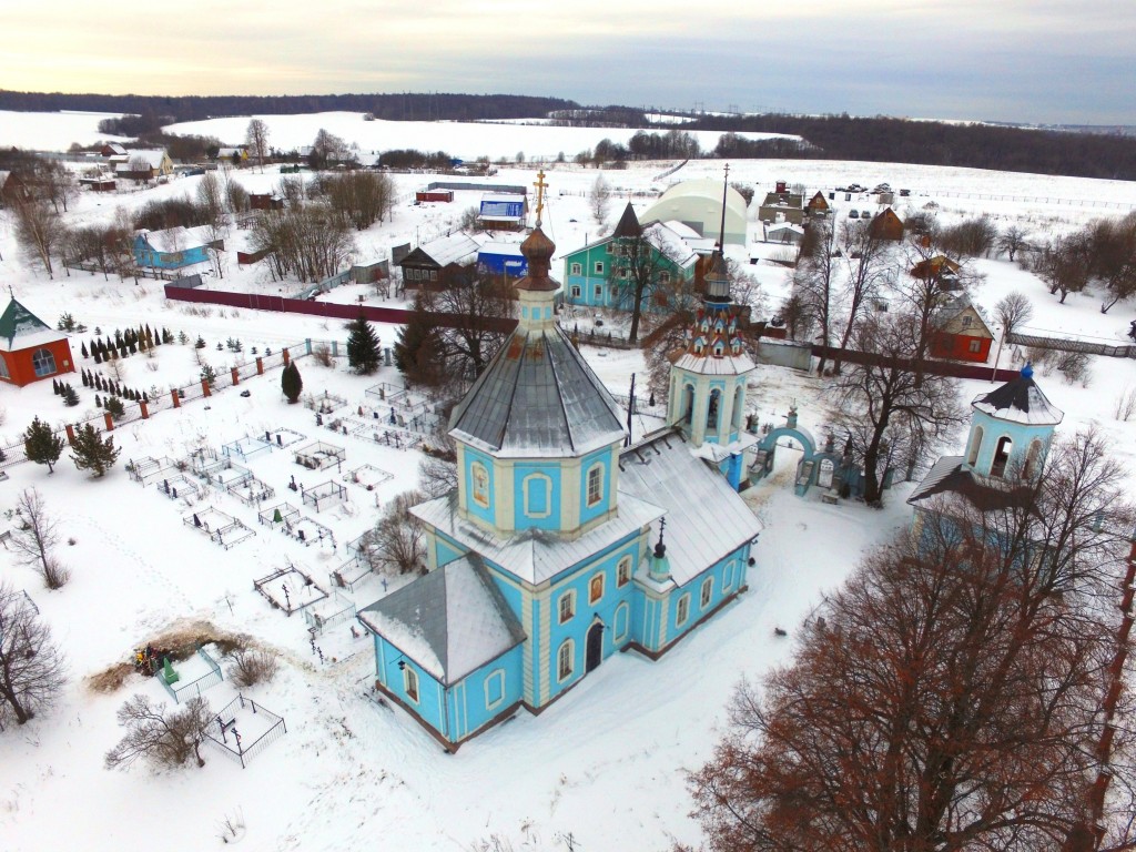 Церковь Тихвинской иконы Божией Матери, Титовское (Сергиево-Посадский городской округ, Московская область). общий вид в ландшафте, Вид с северо-востока, фото с квадрокоптера