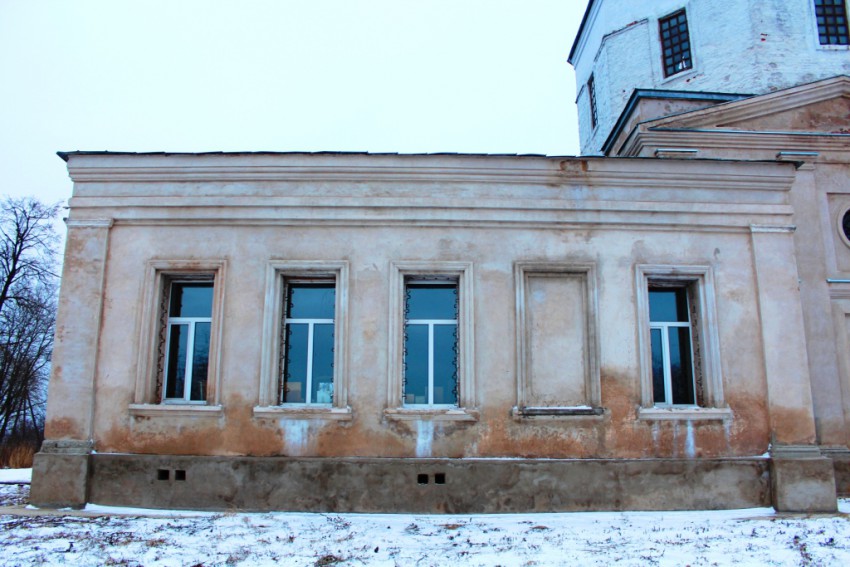 Церковь Воскресения Словущего, Хребтово (Сергиево-Посадский городской округ, Московская область). архитектурные детали, Трапезная, вид с юга