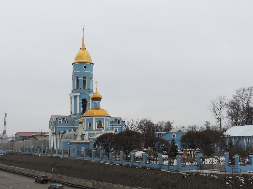 Церковь Владимирской иконы Божией Матери, Мытищи (Мытищинский городской округ и гг. Долгопрудный, Лобня, Московская область). общий вид в ландшафте