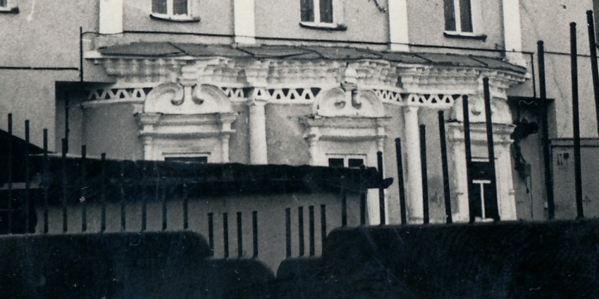 Церковь Владимирской иконы Божией Матери, Мытищи (Мытищинский городской округ и гг. Долгопрудный, Лобня, Московская область). дополнительная информация, Эти наличники уничтожены при 