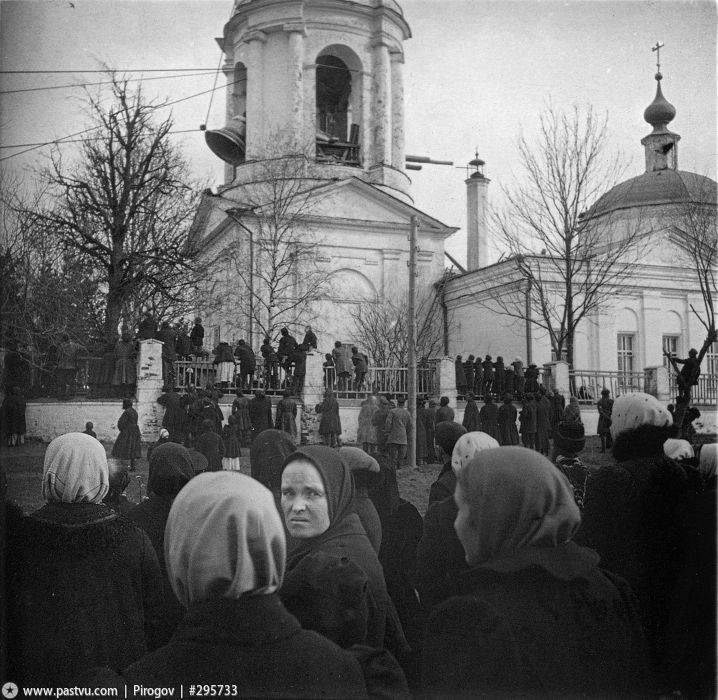 Мытищи. Церковь Владимирской иконы Божией Матери. архивная фотография,  Фото с сайта pastvu.ru Фото 1900-1914 гг.Подъем колокола .