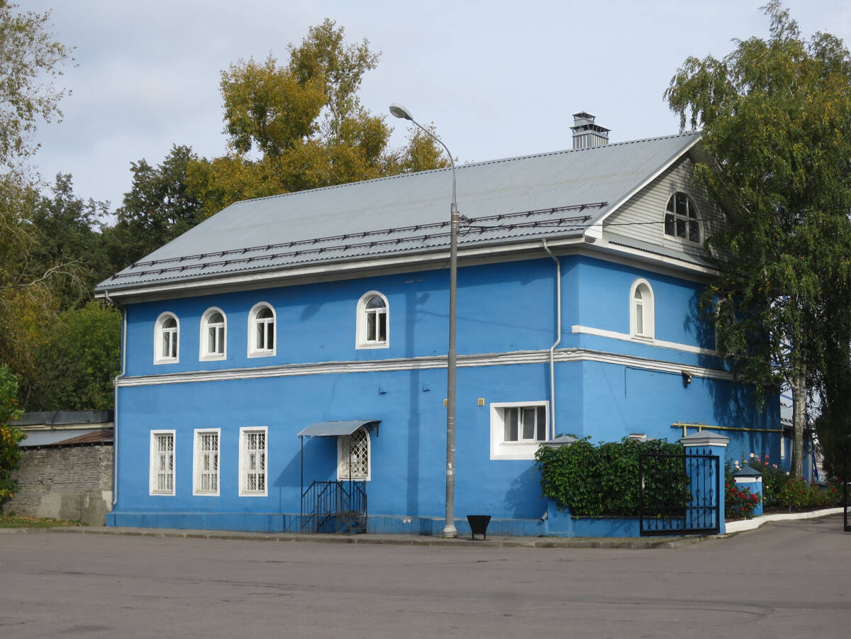 Церковь Владимирской иконы Божией Матери, Мытищи (Мытищинский городской округ и гг. Долгопрудный, Лобня, Московская область). дополнительная информация, Дом причта