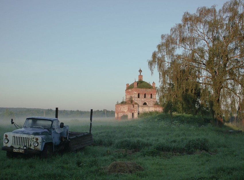 Аким и Анна (Иоакиманский погост). Церковь Введения во храм Пресвятой Богородицы. общий вид в ландшафте