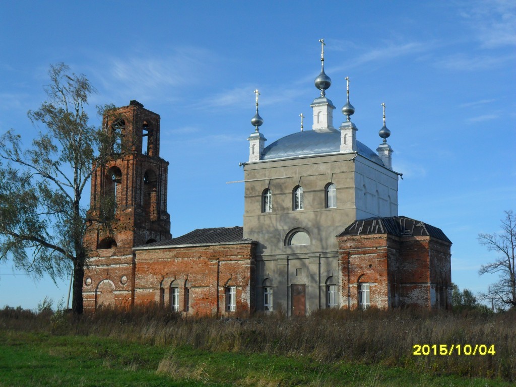 Аким и Анна (Иоакиманский погост). Церковь Введения во храм Пресвятой Богородицы. фасады, храм частично отреставрирован, кроме колокольни.