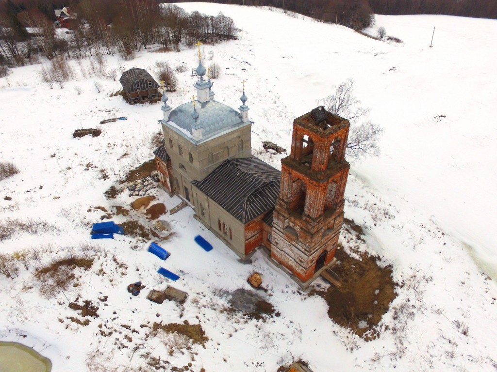 Церковь Введения во храм Пресвятой Богородицы, Аким и Анна (Иоакиманский погост) (Сергиево-Посадский городской округ, Московская область). общий вид в ландшафте, Вид с северо-запада, фото с квадрокоптера