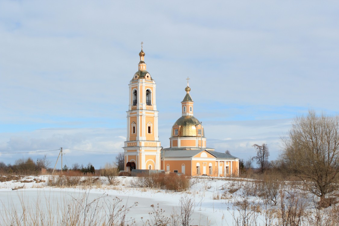 Богородское. Церковь Рождества Пресвятой Богородицы. общий вид в ландшафте, Вид с юго-запада